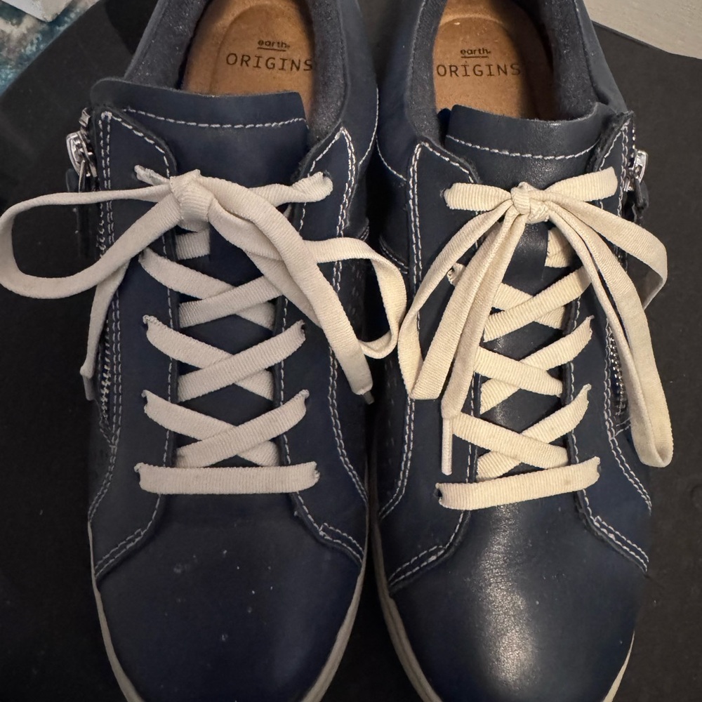 Earth Origins sneakers size 9